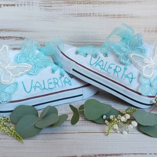 Bota Converse con mariposas de tela primera comunión - Imagen 1