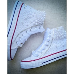 Bota Converse decorada con perlas para boda - Imagen 1