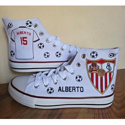 Bota Converse escudo Sevilla personalizada - Imagen 1