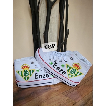 Bota Converse escudos futbol Betis  y Sevilla - Imagen 1