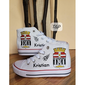 Bota Converse personalizada escudo F.C Cartagena - Imagen 1
