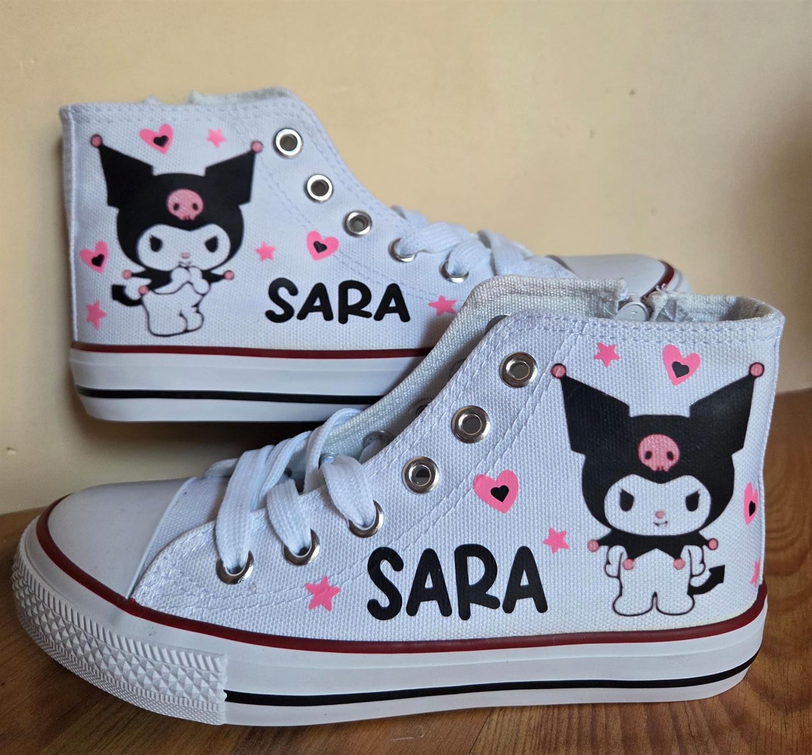 Bota Converse personalizada Kuromi - Imagen 1