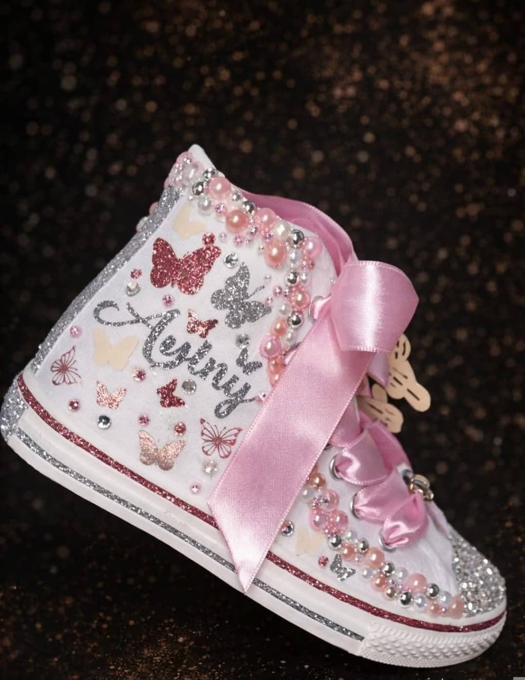 Bota Converse personalizada mariposas y perlas niña - Imagen 1