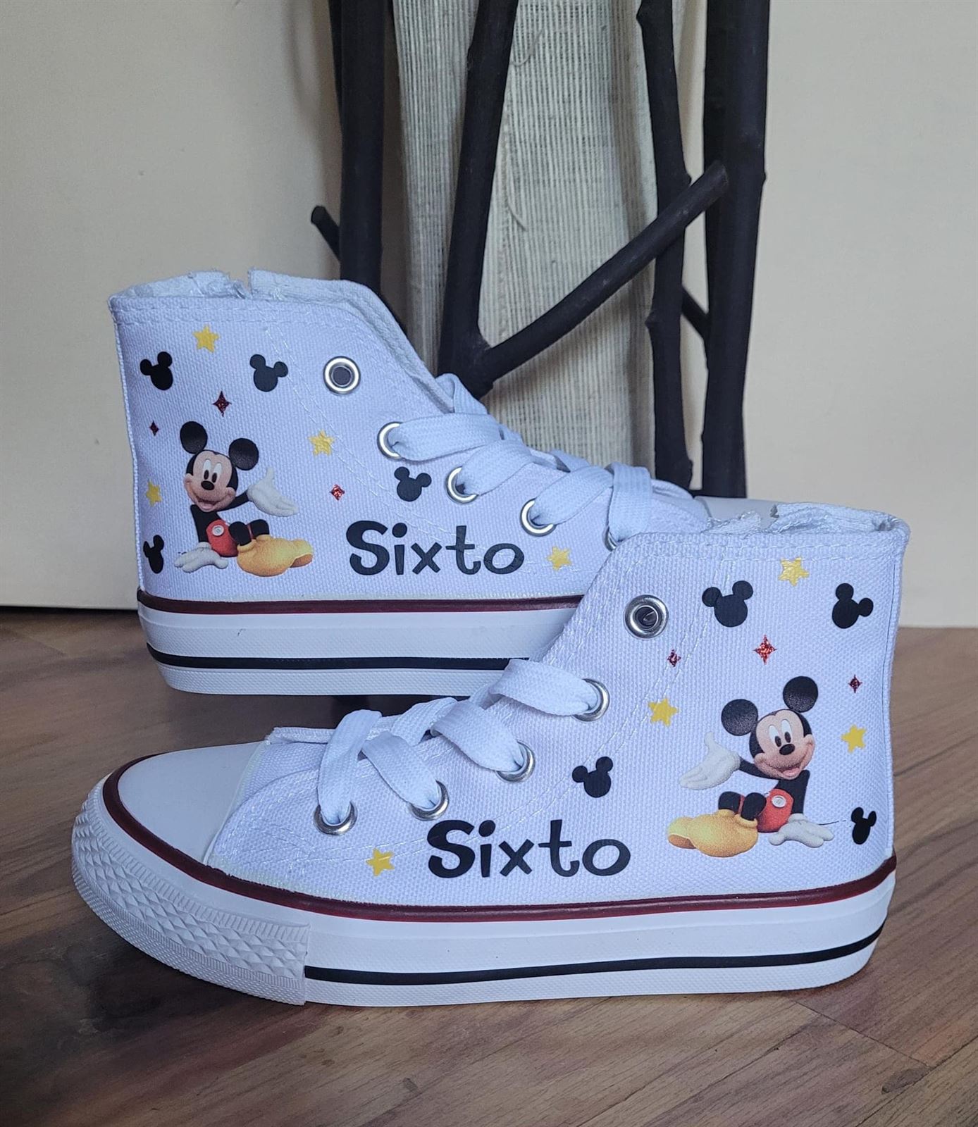 Bota Converse personalizadas de Mickey Mousse - Imagen 1
