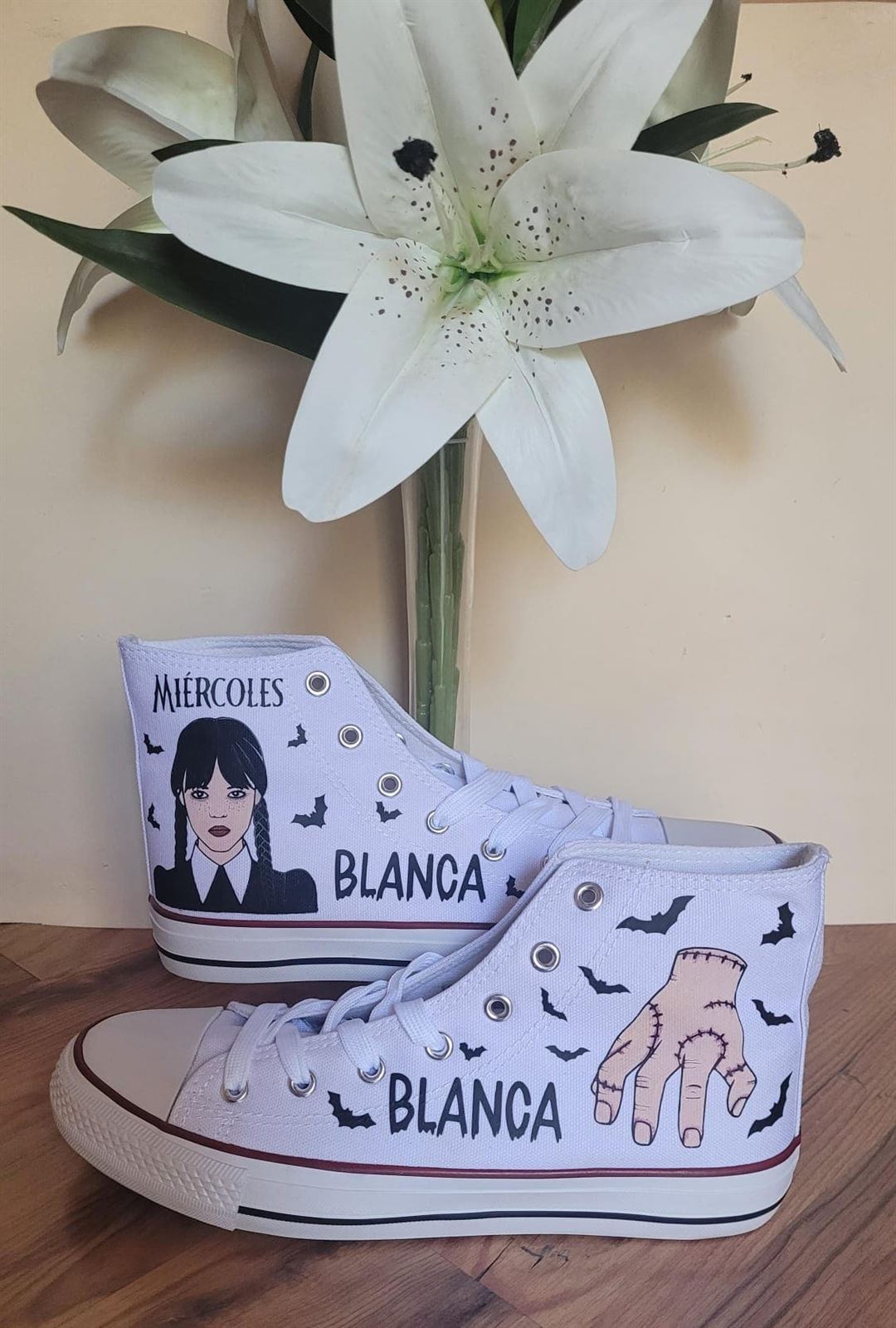 Bota Converse personalizadas Miércoles Adams - Imagen 1