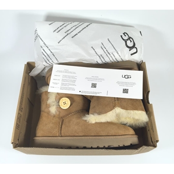 Bota corta clásica UGG - Imagen 1