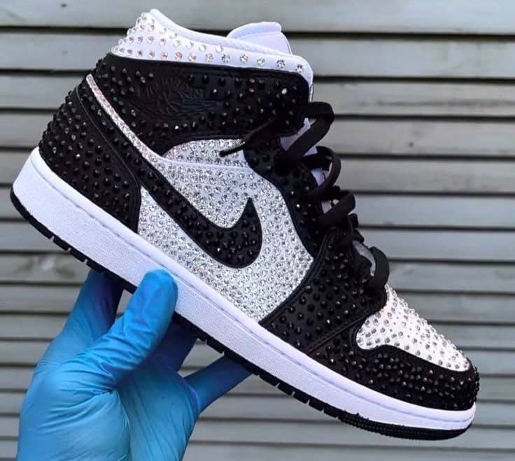 Bota Jordan 1 mid con cristales - Imagen 2