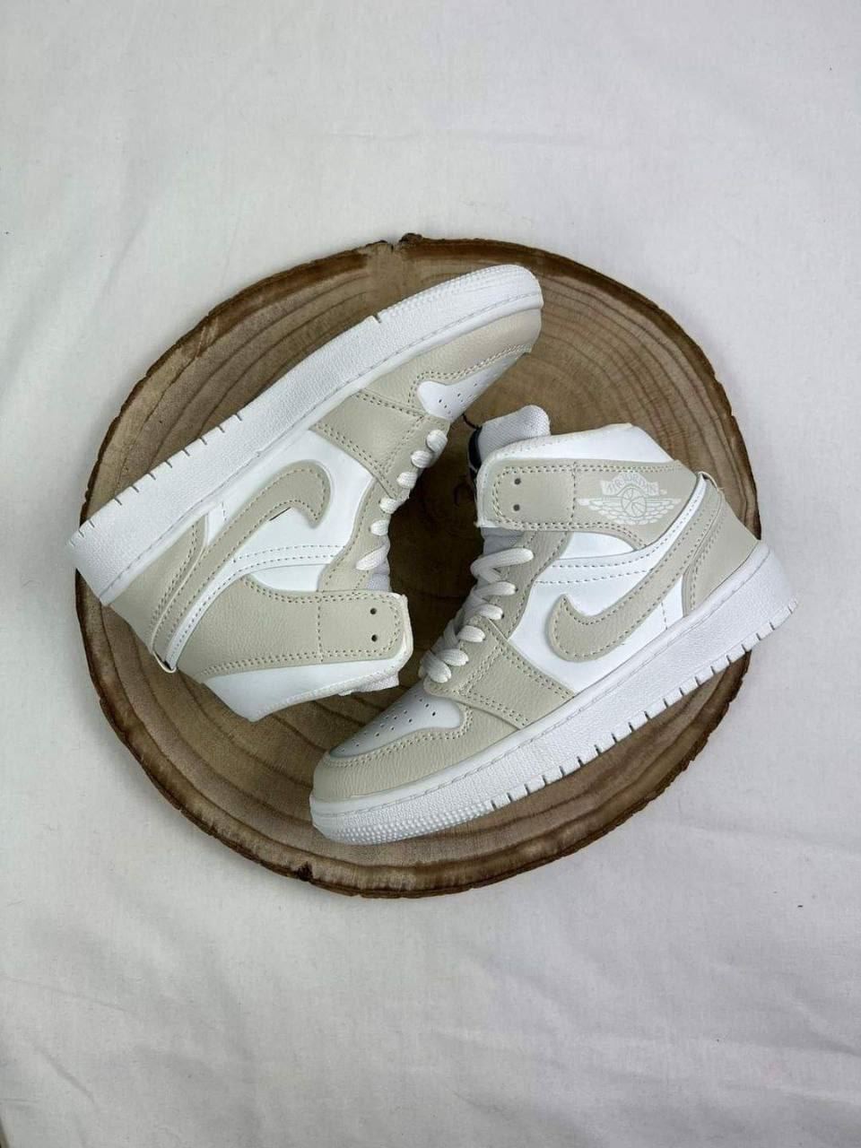 Bota Jordan beige - Imagen 1