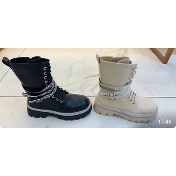 Bota militar con cintas brillantes - Imagen 1