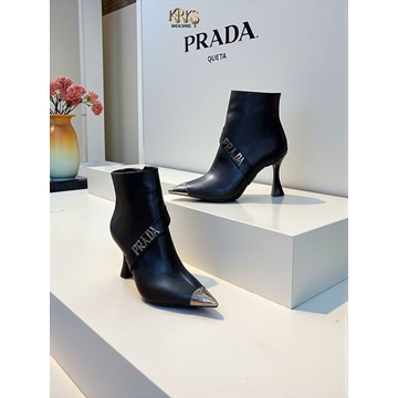 Botín Prada con puntera metálica - Imagen 1