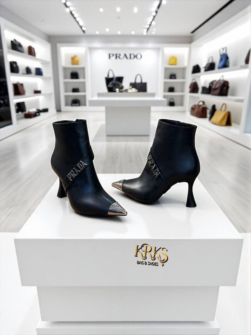 Botín Prada con puntera metálica - Imagen 2