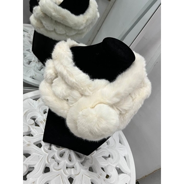 Bufanda calentita con pompón - Imagen 1