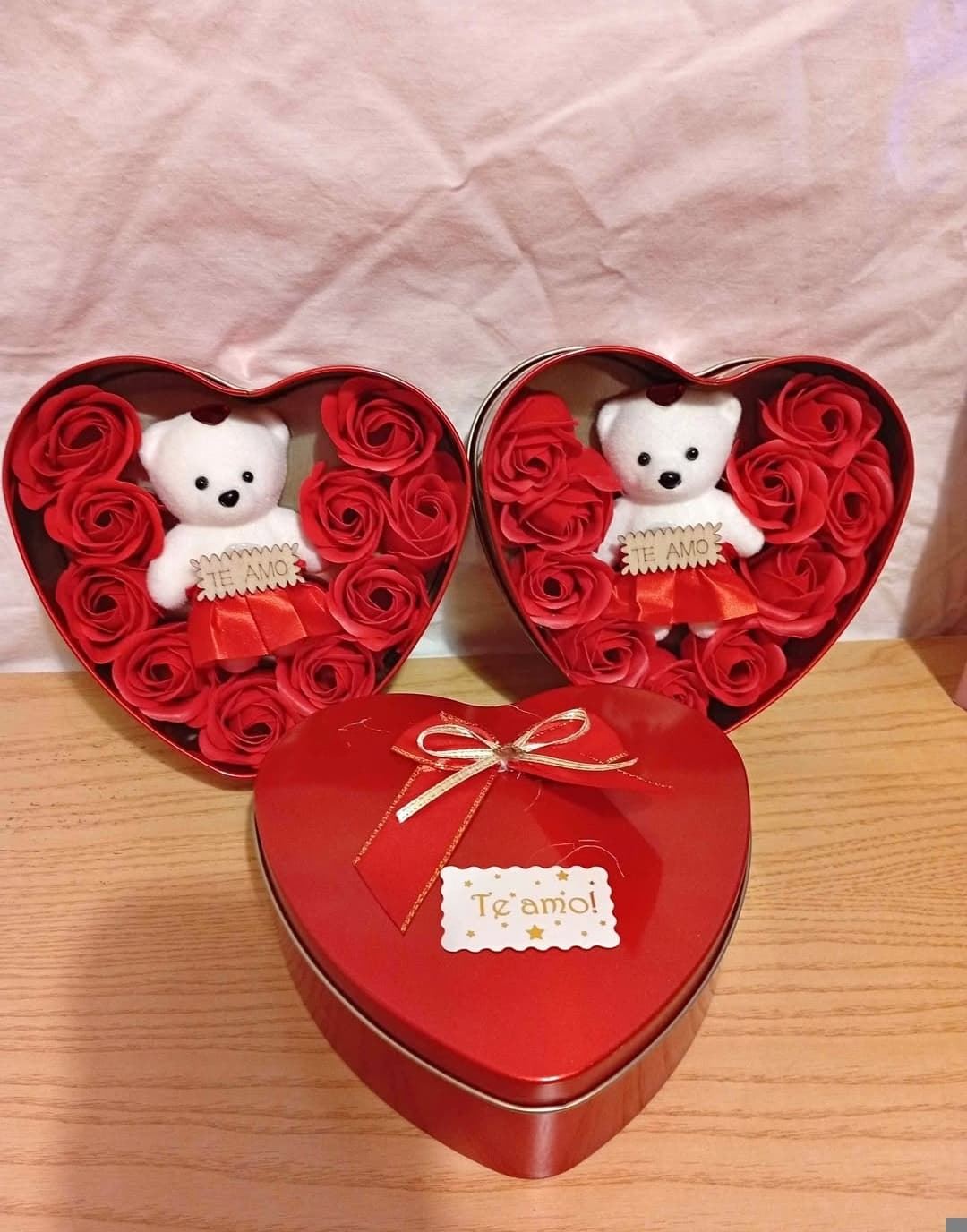 Caja corazón con peluche y rosas San Valentín - Imagen 1