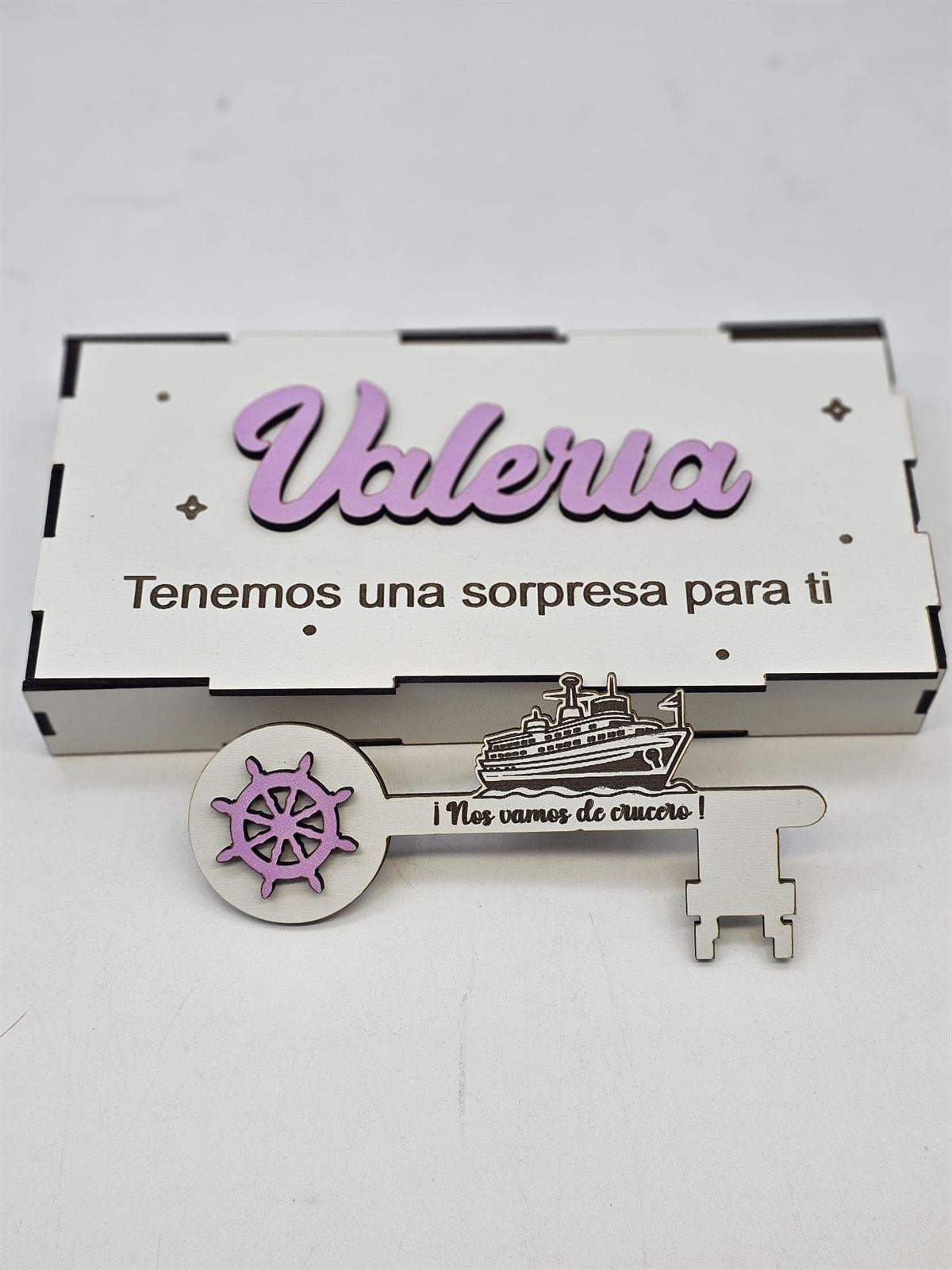 Cajita de madera personalizada nos vamos de viaje - Imagen 3
