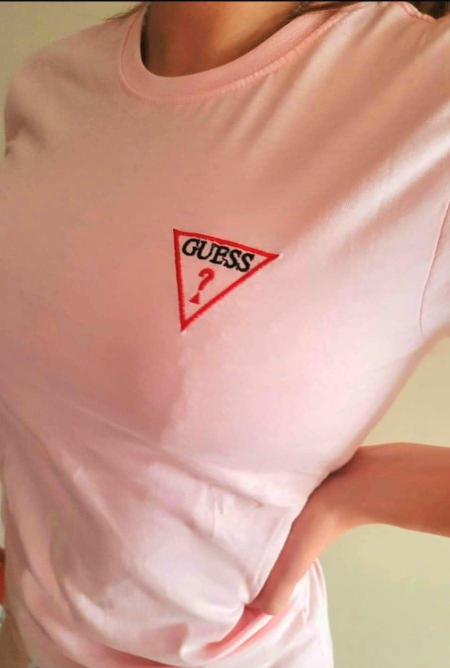 Camiseta triángulo Guess de mujer - Imagen 2