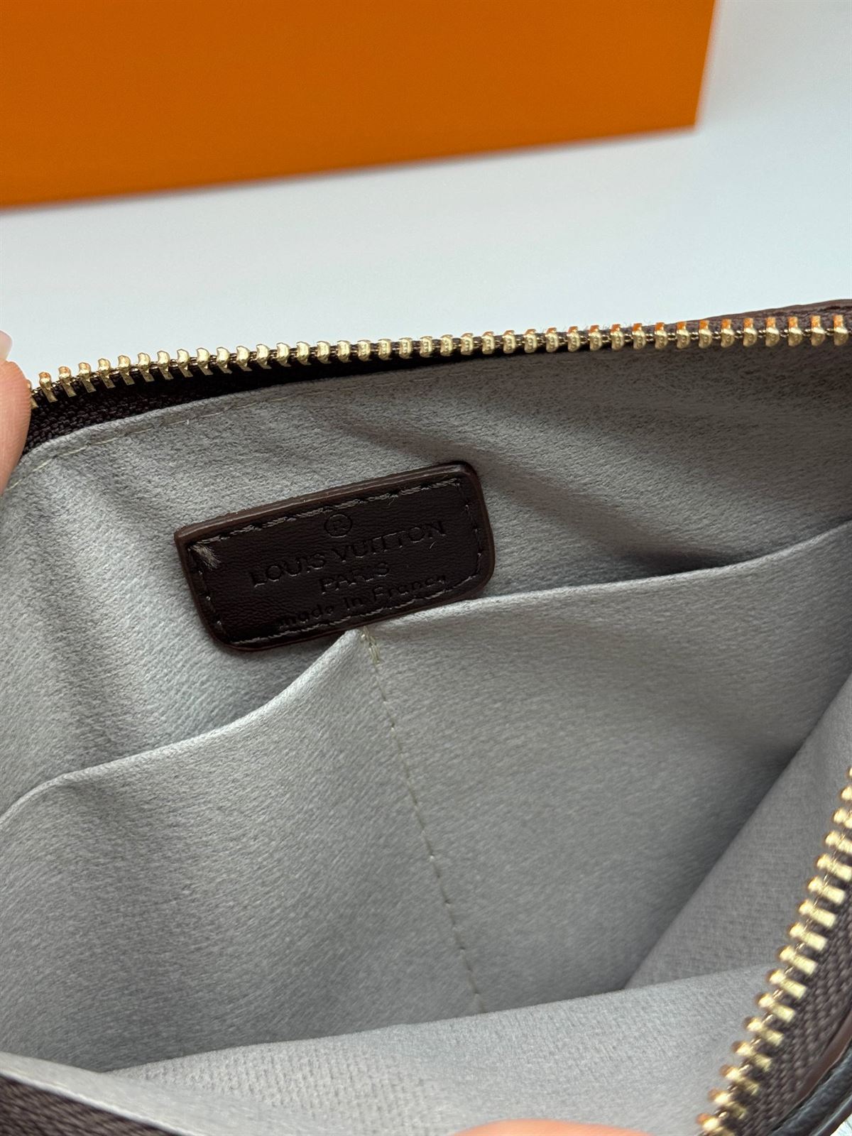 Cartera de mano Louis Vuitton Pochette - Imagen 6