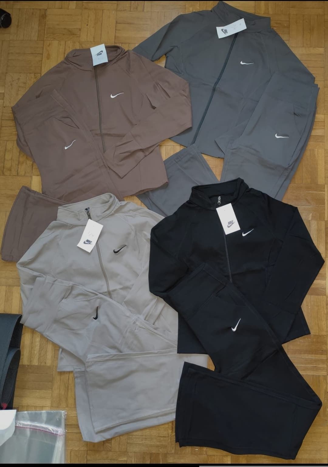 Chándal Nike bordado de mujer - Imagen 1