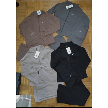 Chándal Nike bordado de mujer - Imagen 1