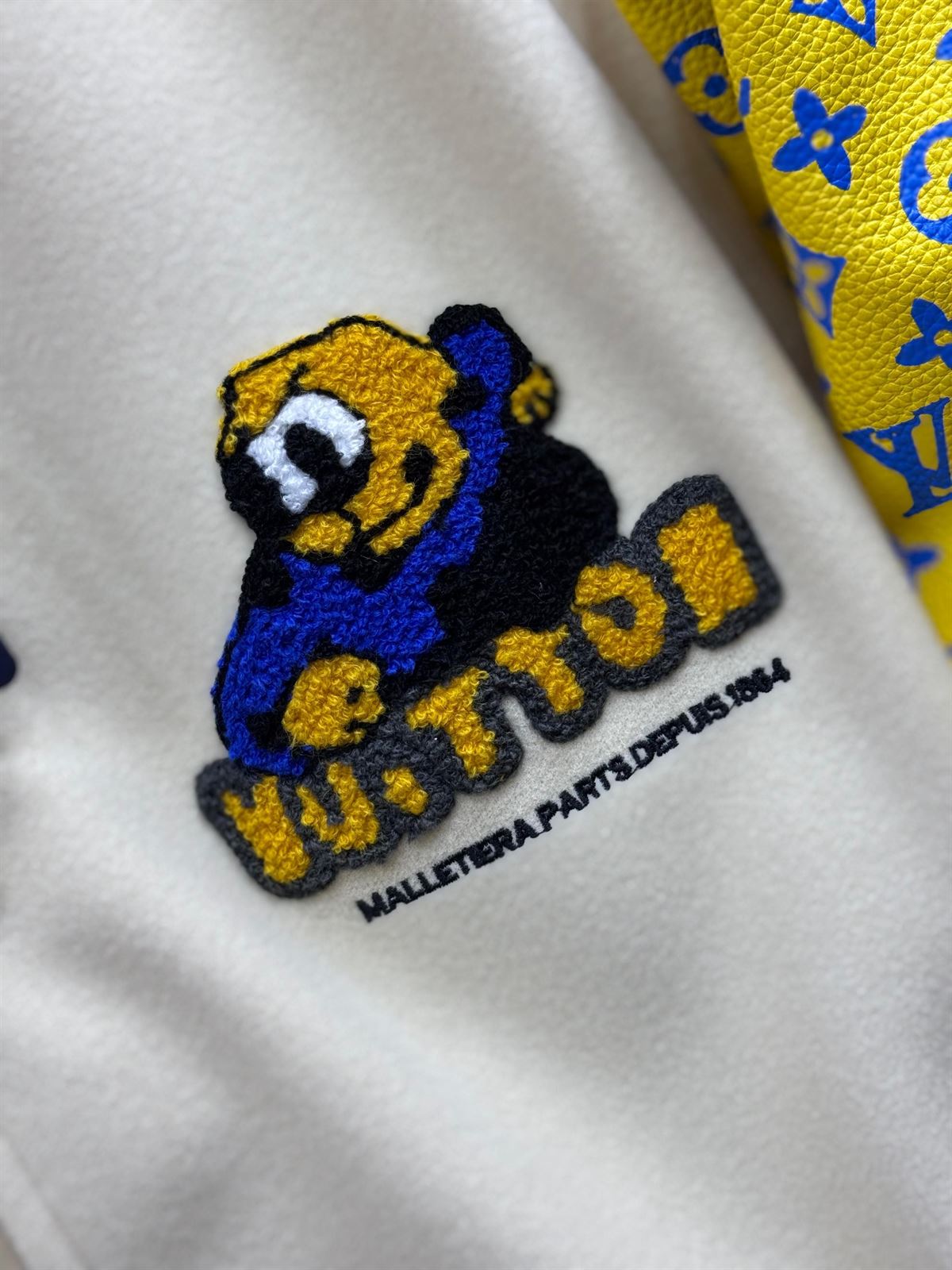 Chaqueta Louis Vuitton amarilla - Imagen 2