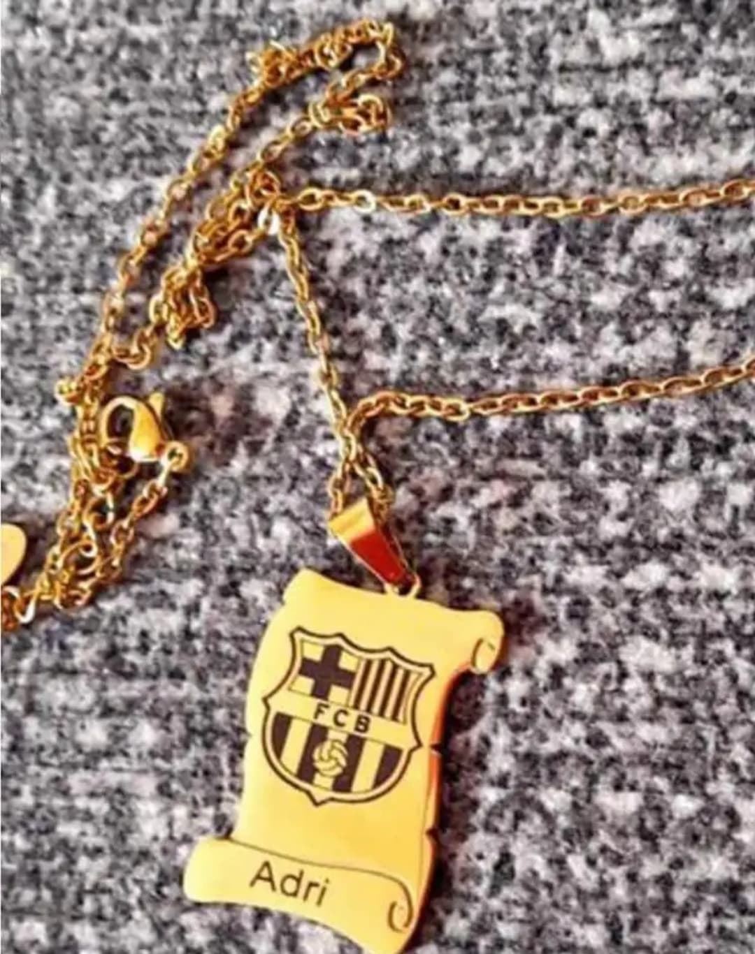 Collar Pergamino con escudo de fútbol avancy - Imagen 1