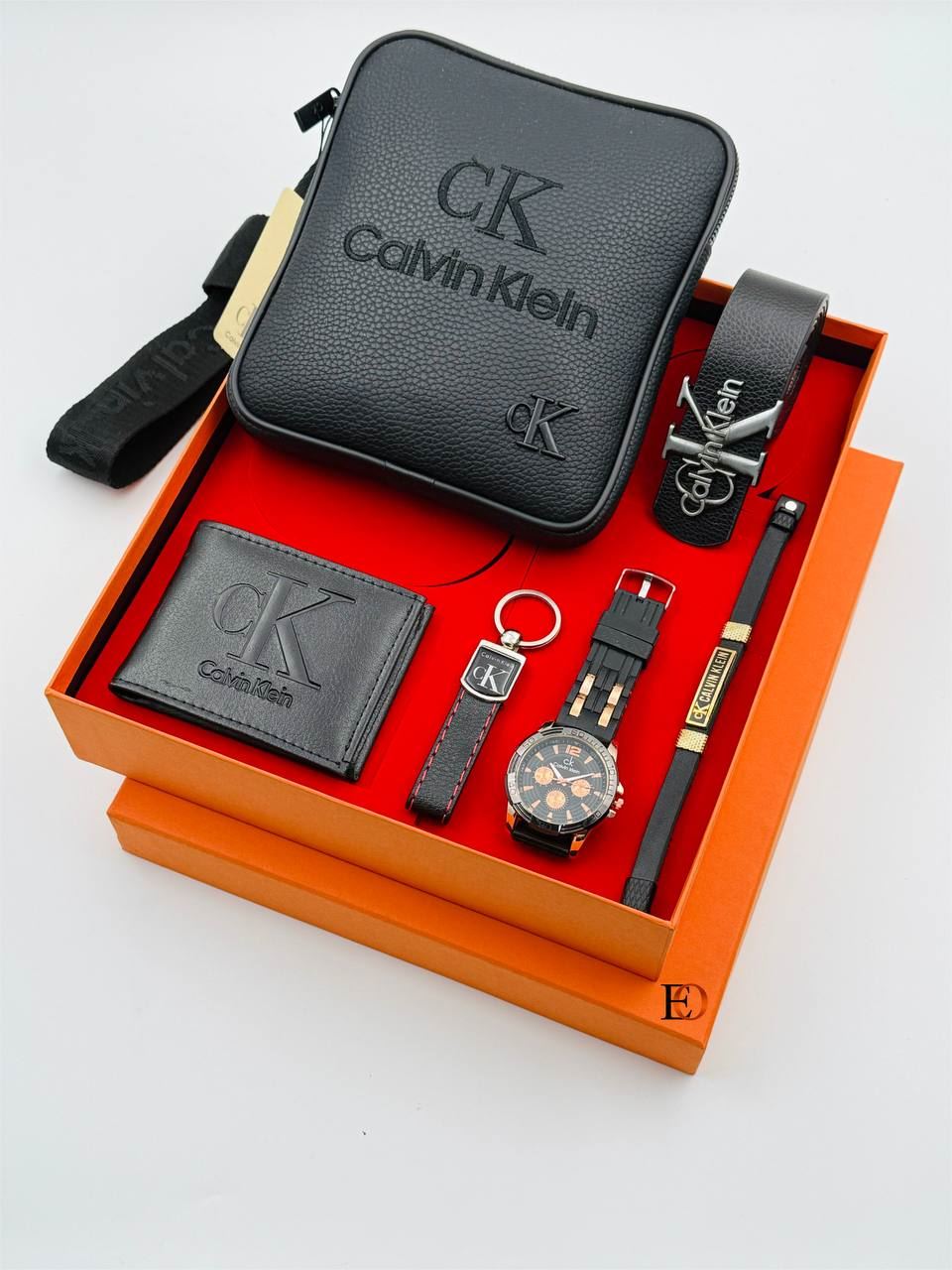 Conjunto bandolera y complementos Calvin Klein - Imagen 2