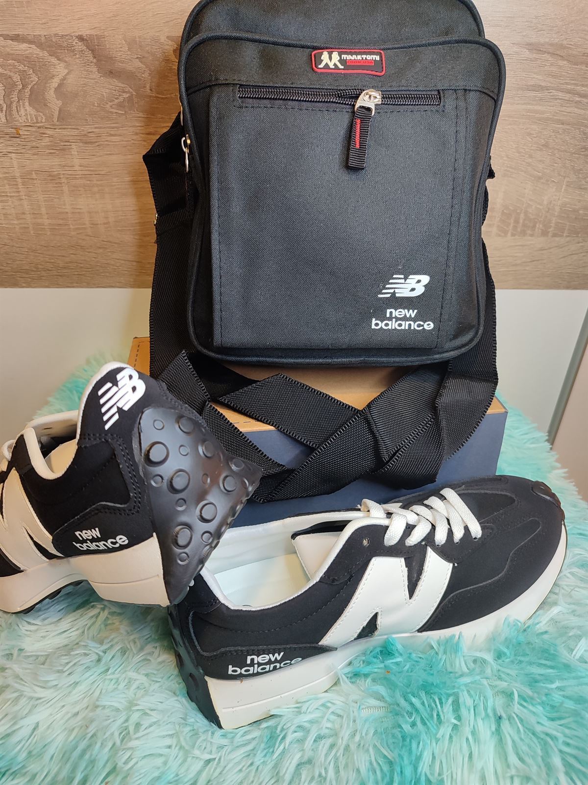 Conjunto bandolera y zapatillas New Balance de hombre - Imagen 2