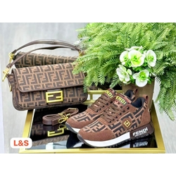 Conjunto bolso Baguette y zapatillas Fendi - Imagen 1