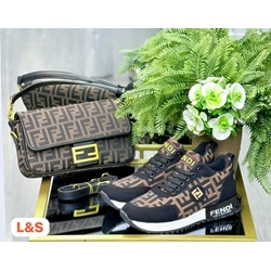 Conjunto bolso Baguette y zapatillas Fendi - Imagen 2