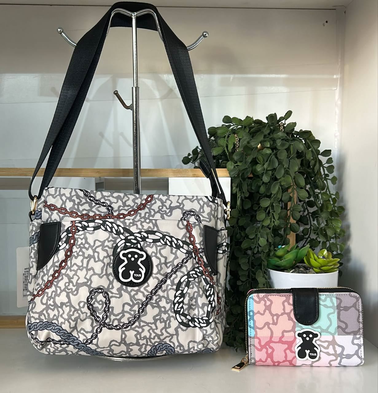 Conjunto bolso bandolera y cartera Tous - Imagen 2