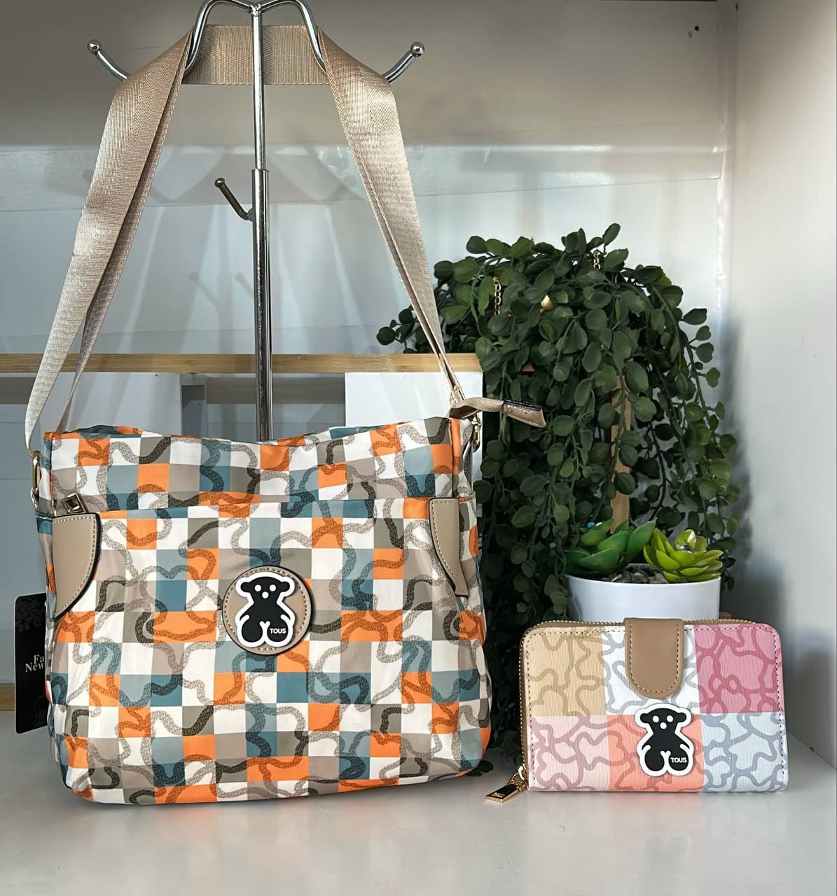 Conjunto bolso bandolera y cartera Tous - Imagen 3