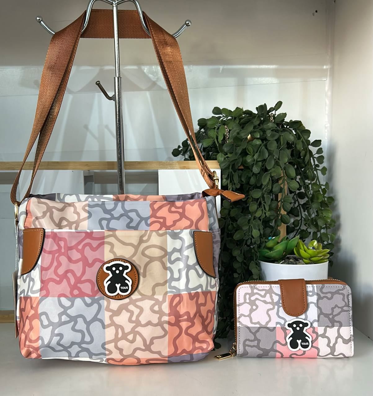 Conjunto bolso bandolera y cartera Tous - Imagen 4
