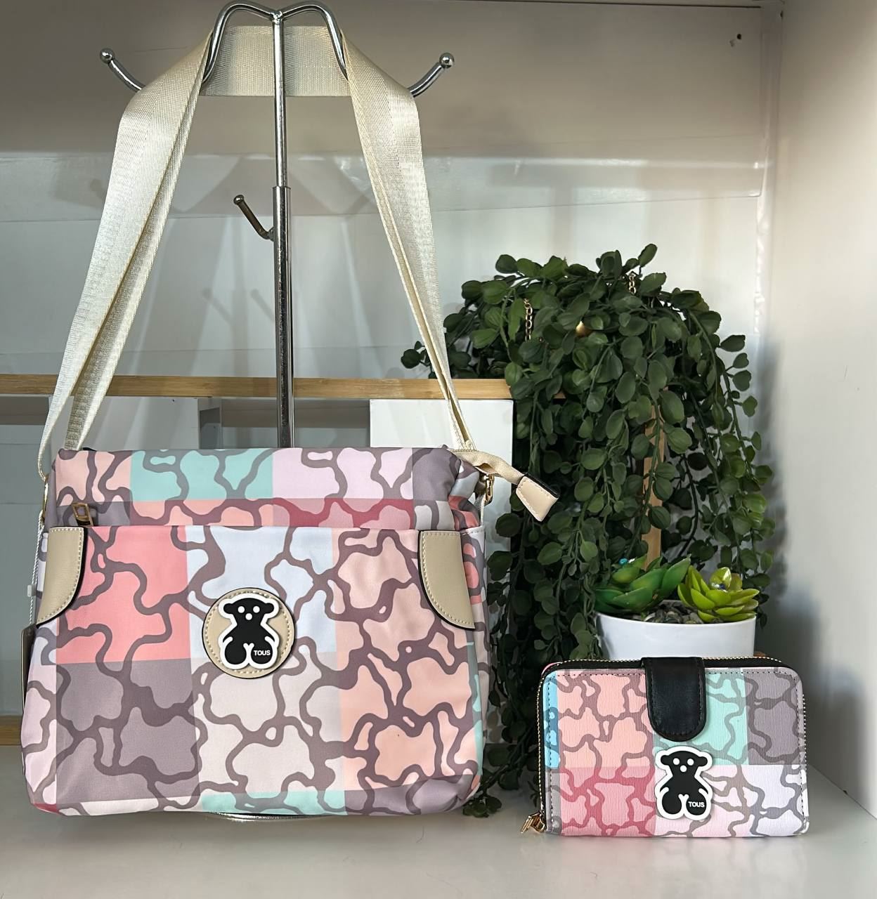 Conjunto bolso bandolera y cartera Tous - Imagen 5
