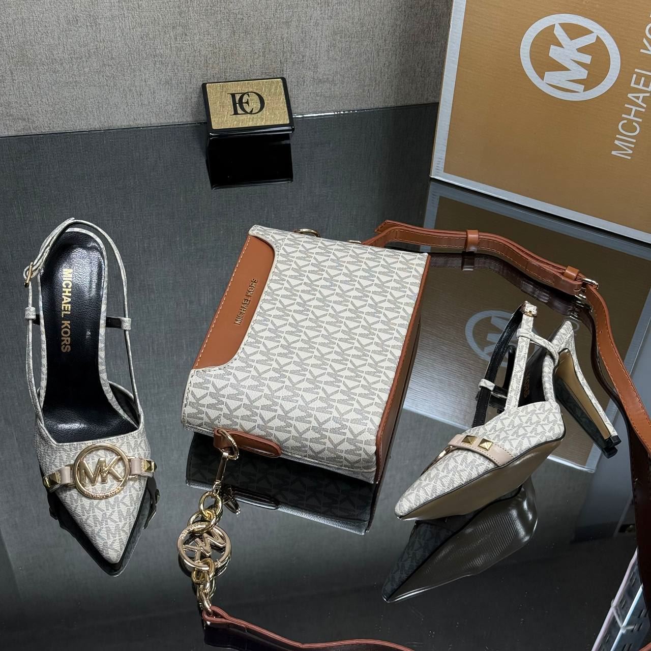 Conjunto bolso Empire y zapatos Michael Kors - Imagen 3