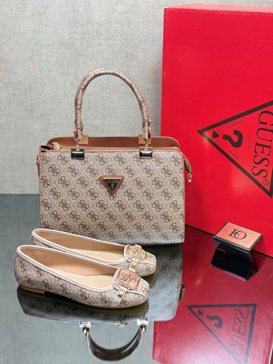 Conjunto bolso  Noelle y zapatos Guess - Imagen 2