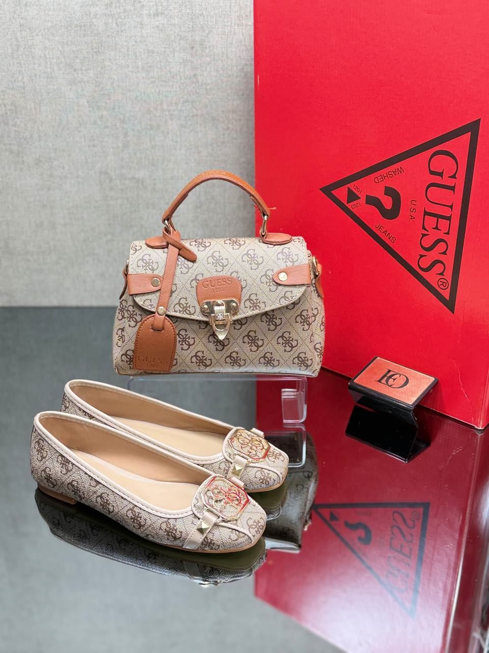 Conjunto bolso  Noelle y zapatos Guess - Imagen 3