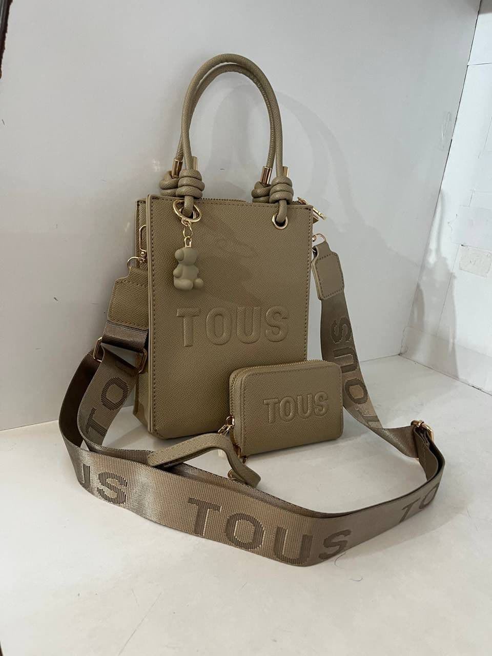 Conjunto bolso vertical y cartera Tous - Imagen 2