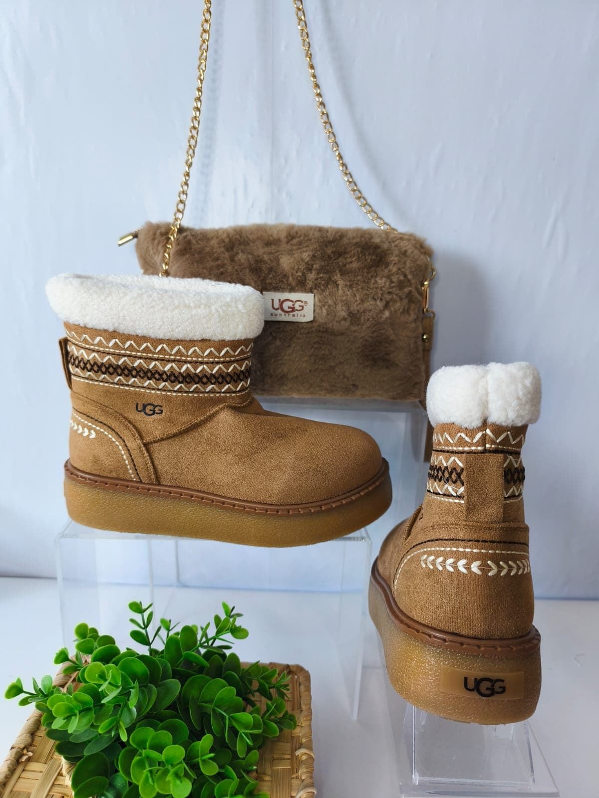 Conjunto bolso y botas UGG - Imagen 1