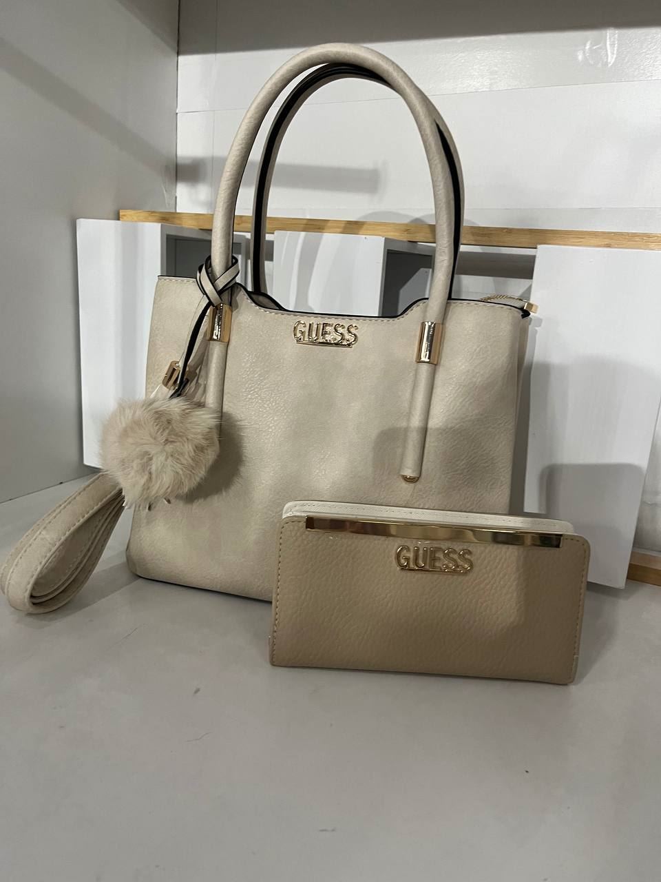 Conjunto bolso y cartera Guess - Imagen 1