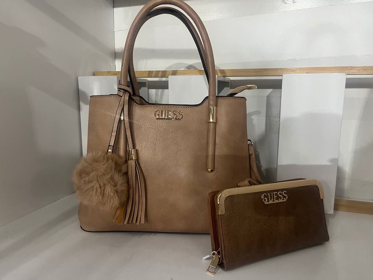 Conjunto bolso y cartera Guess - Imagen 7