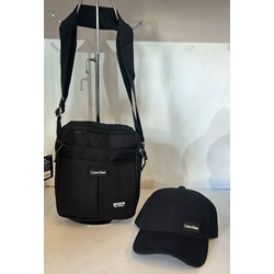 Conjunto bolso y gorra Calvin Klein - Imagen 1