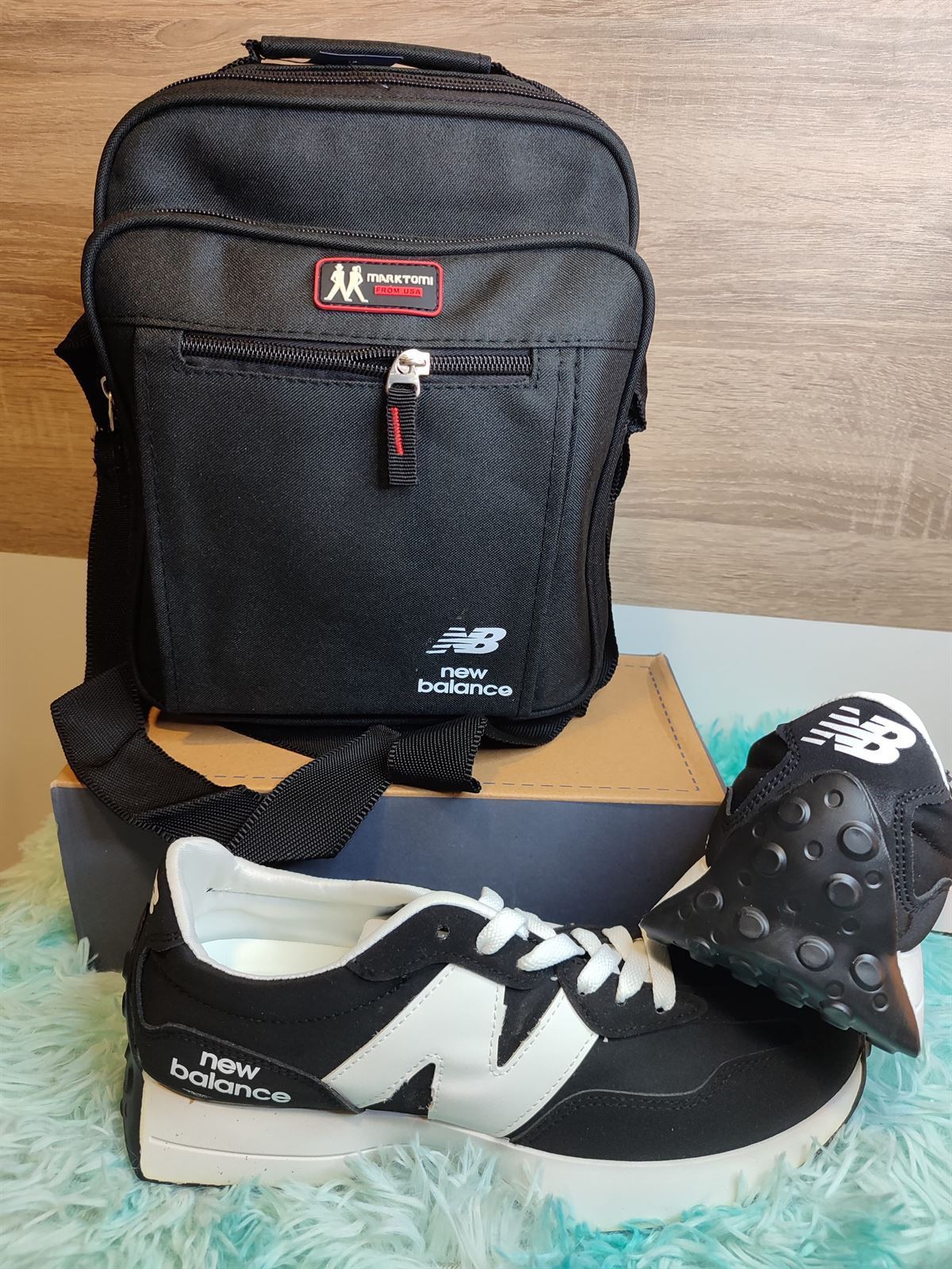 Conjunto bolso y zapatillas New Balance - Imagen 1