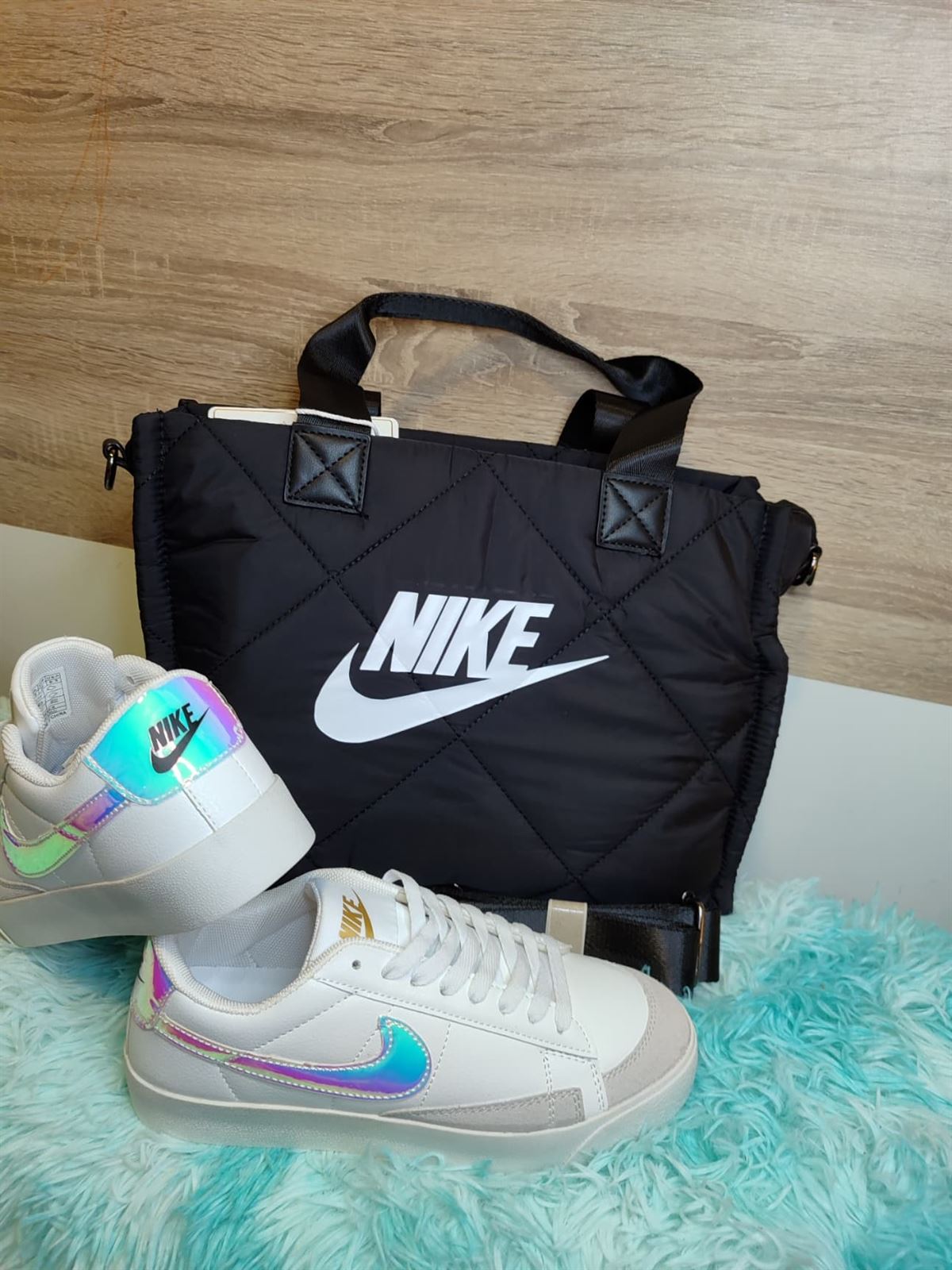 conjunto bolso y zapatillas Nike - Imagen 1