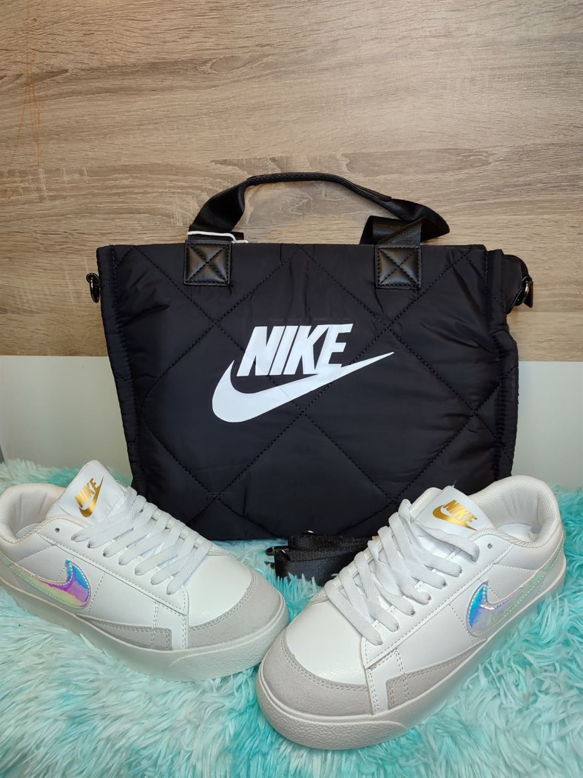 conjunto bolso y zapatillas Nike - Imagen 2