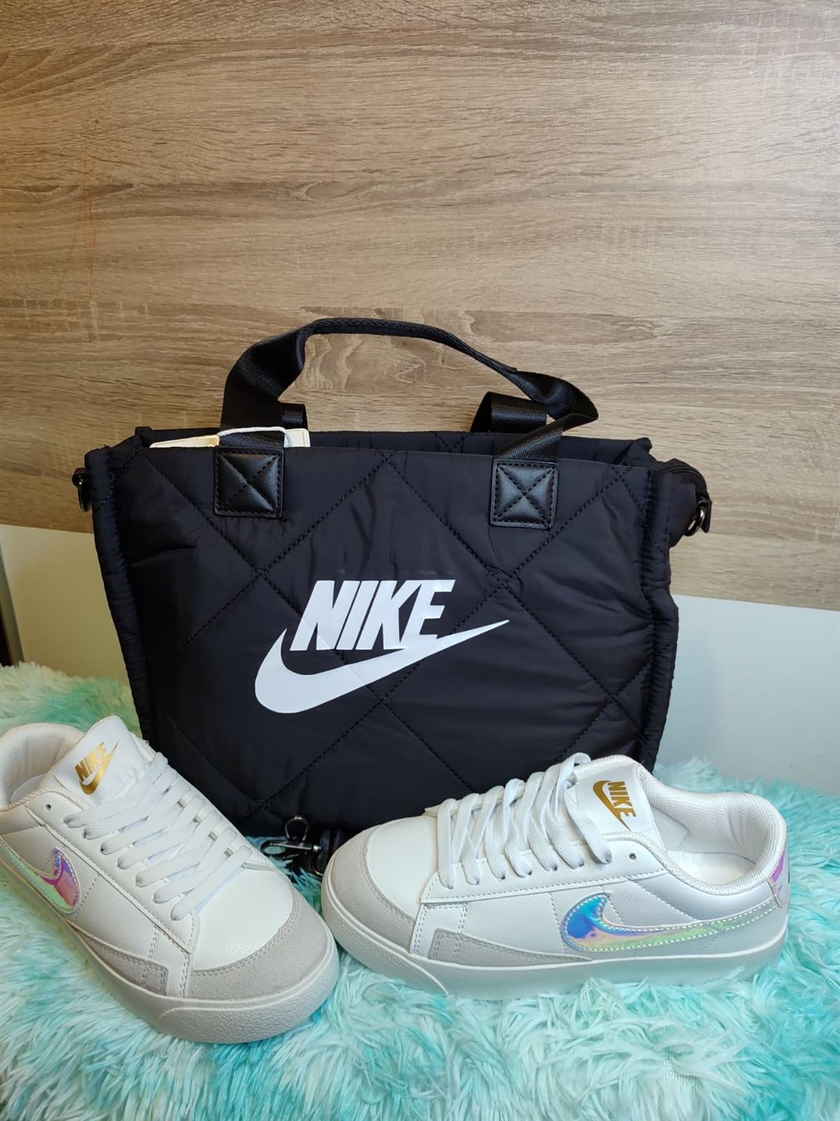 conjunto bolso y zapatillas Nike - Imagen 3
