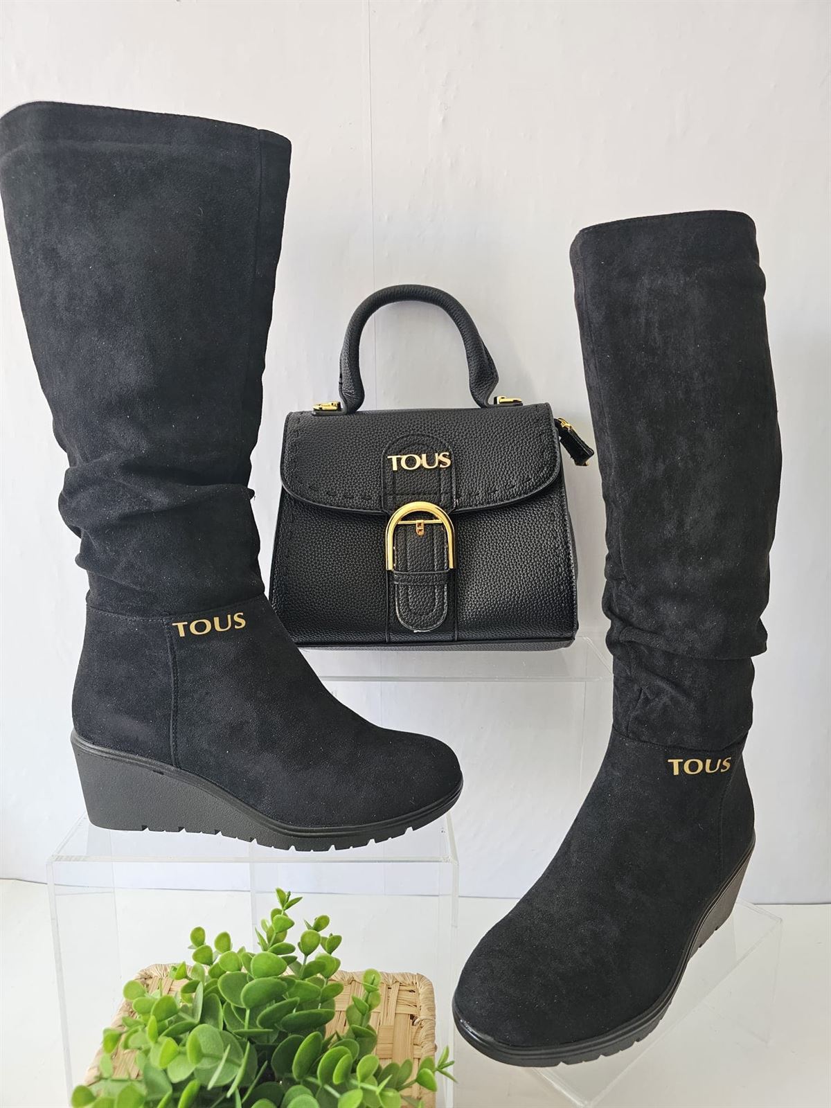 Conjunto botas altas y bolsito Tous - Imagen 1