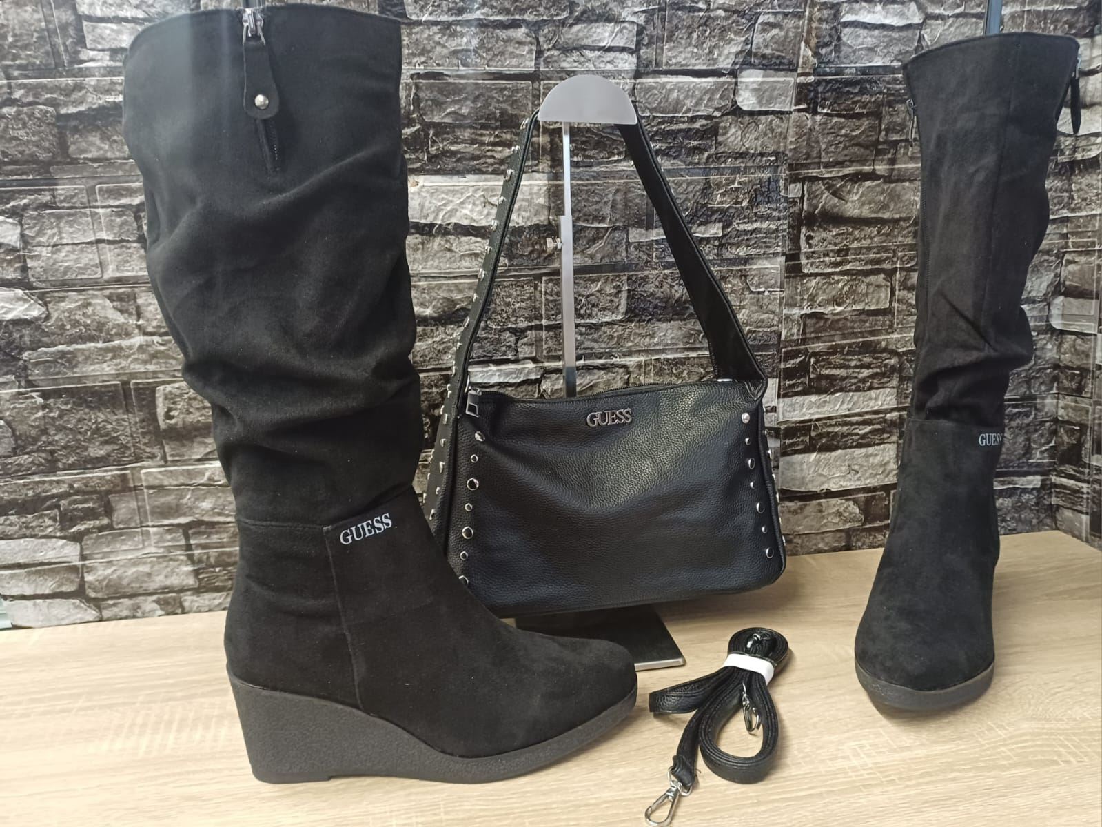 Conjunto botas altas y bolso Guess - Imagen 1