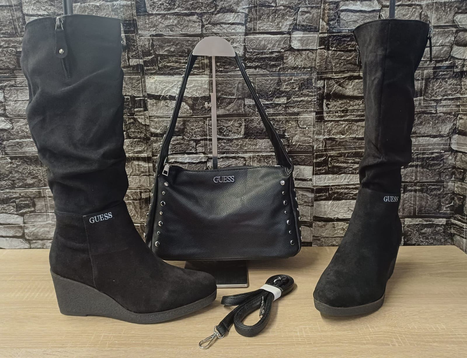 Conjunto botas altas y bolso Guess - Imagen 2