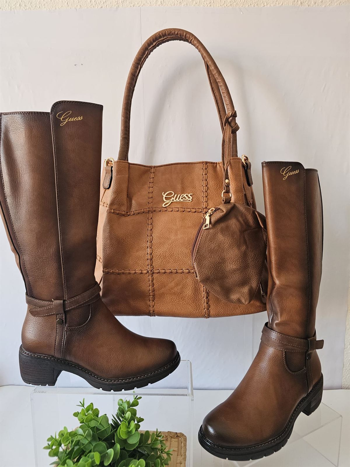 Conjunto Botas altas y bolso Guess - Imagen 1