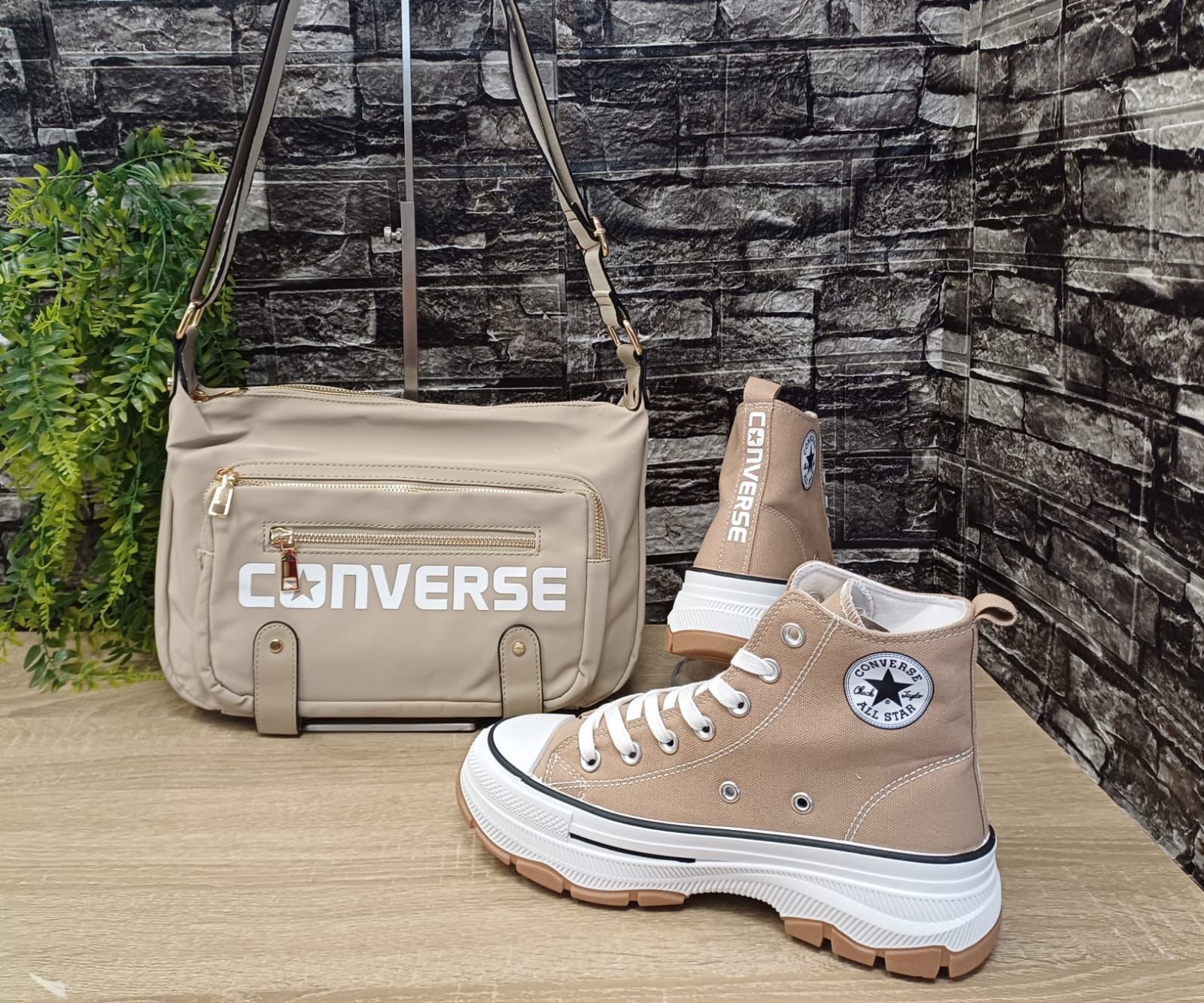 Conjunto Botas Converse  all Star y bolso - Imagen 1