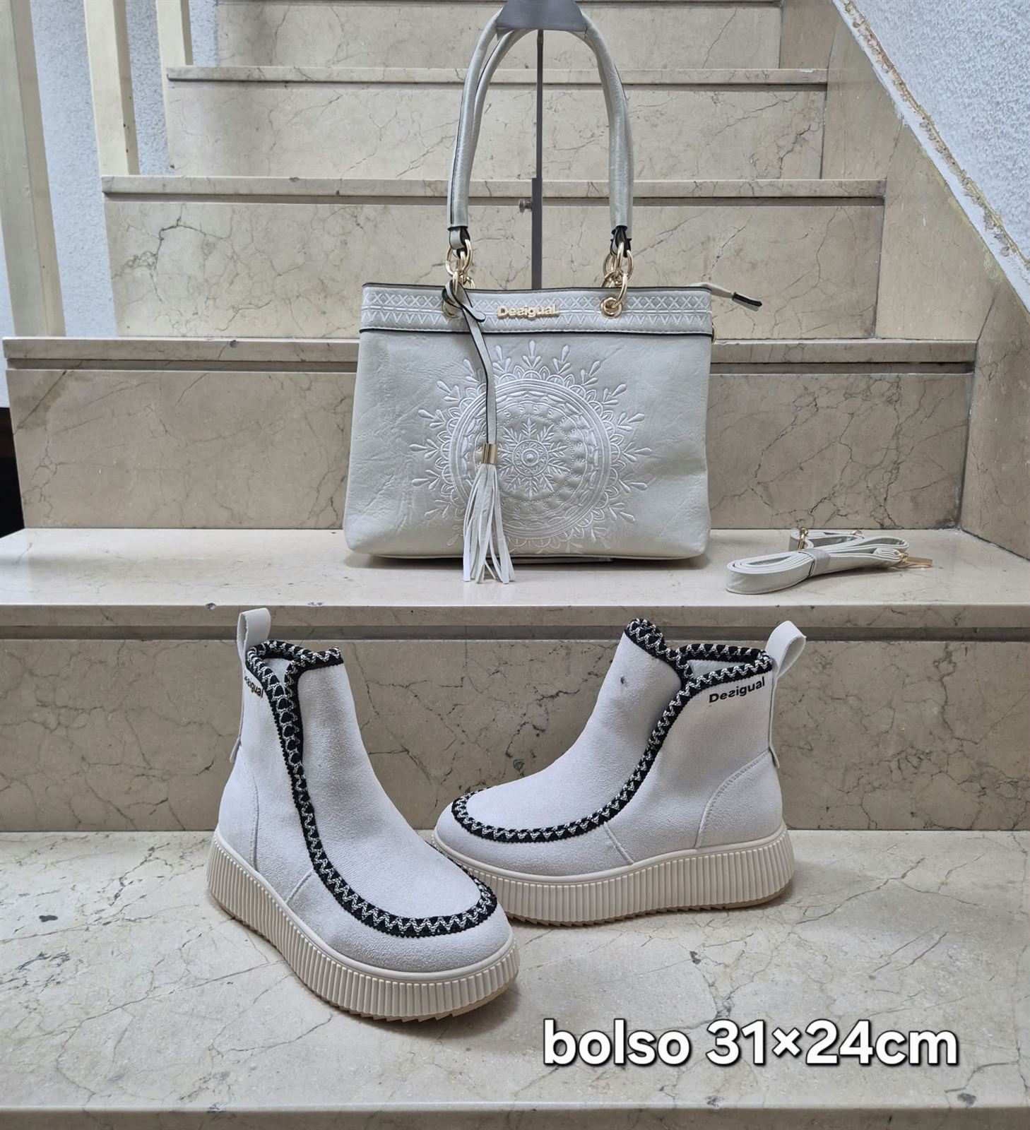 Conjunto botas de plataforma y bolso Desigual - Imagen 1